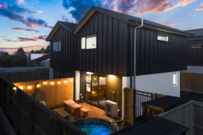 Cozy Retreat with Hot Tub
